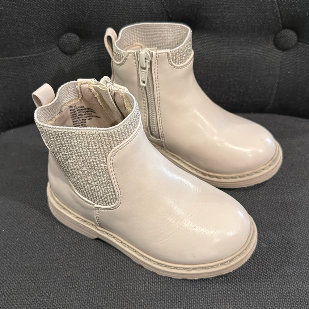 Toddler girl Jumping Beans cream boots size 8